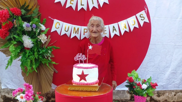 Mujer cumple 102 años en Misiones y anhela un camino de acceso a su vivienda - Noticiero Paraguay