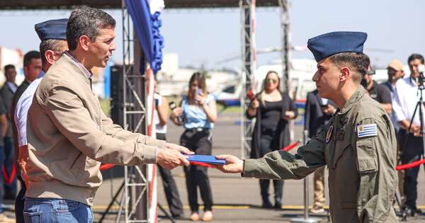 Diario HOY | Homenajean a la tripulación del avión uruguayo que ayudó a combatir incendios en el Chaco