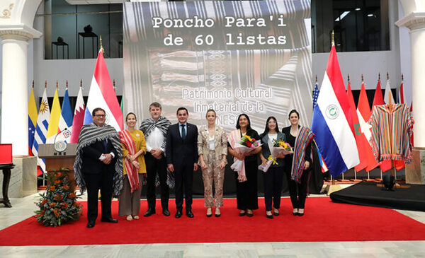 Poncho Para’i de 60 listas fue oficialmente incluido en la nómina de la Unesco - ADN Digital