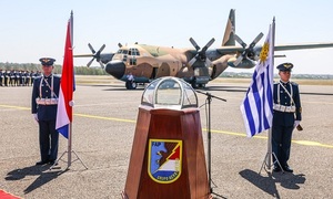 Reconocen a tripulación del avión hidrante uruguayo que ayudó a combatir incendios forestales