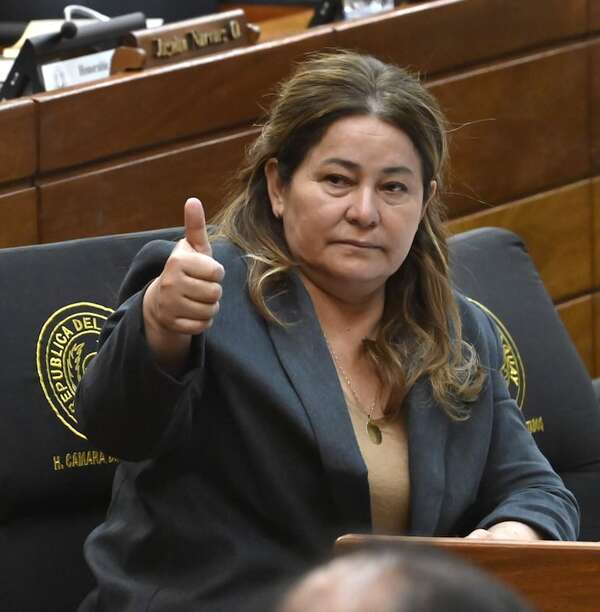 PGN 2025: Cristina Villalba no descarta otorgar aumentos salariales a funcionarios - Política - ABC Color