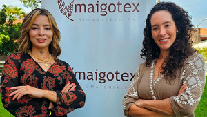 Las dos emprendedoras que transformaron el mango en cuero ya visten a dos marcas locales