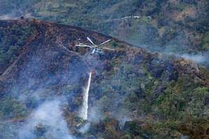 Perú despliega militares y aeronaves para combatir numerosos incendios forestales - Mundo - ABC Color