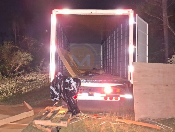 Montan falso control y asaltan camión transportador escoltado por policías en Caacupé · Radio Monumental 1080 AM