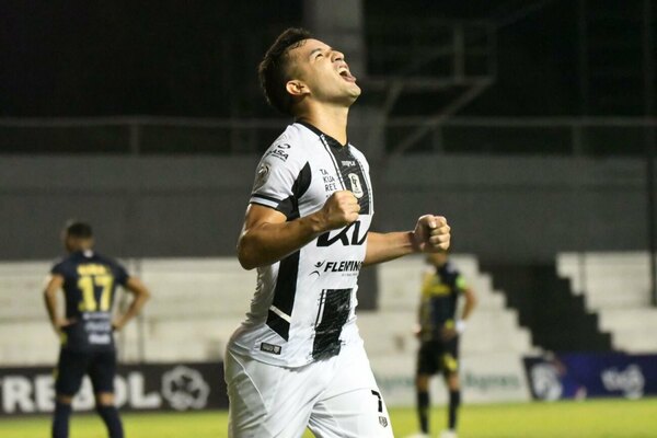 Versus / Camacho escala en la tabla de los goleadores históricos del fútbol paraguayo