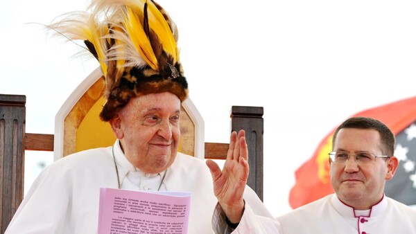 Papa Francisco anima a los jóvenes a no limitarse a "ver y juzgar el mundo tras una pantalla"