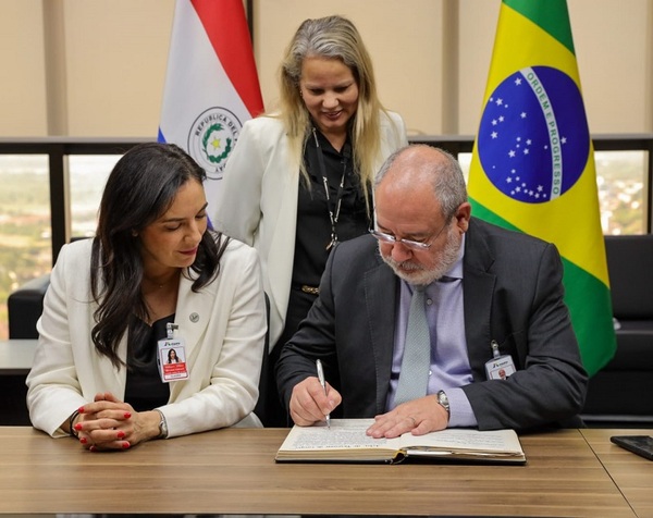 La ministra Claudia Centurión asumió como miembro del Consejo de ITAIPU