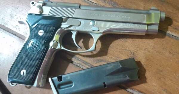 Diario HOY | Delincuentes olvidan pistola cargada durante la fuga tras asalto a farmacéutica