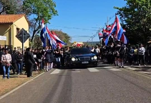 Una multitud dio el último adiós al adolescente fallecido en un partido de fútbol - Noticiero Paraguay