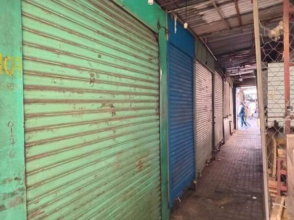 Mercado 4: permisionarios denuncian que hace seis días están sin energía eléctrica - Nacionales - ABC Color