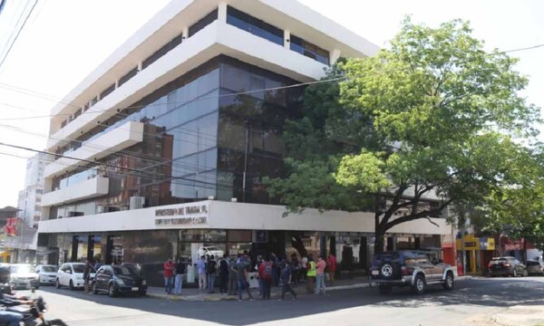 Solo uno de cada dos trabajadores supera el umbral de 10 años – Prensa 5