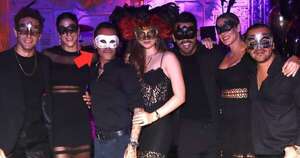 La Nación / ¡La gozadera! Con fiesta de máscaras, Marc Anthony celebró sus 56 años