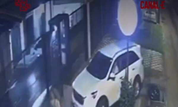 (VIDEO) Atentó contra su doña: Intentó atropellarla pero vecinos la salvaron