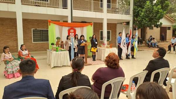 Estudiantes de San Antonio y Ñemby muestran sus aptitudes para la creación de microempresas - Nacionales - ABC Color