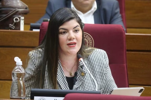Colorados de Alto Paraná rompen vínculos con diputada Aguilera