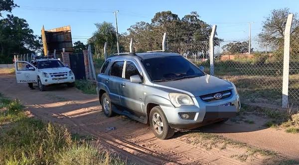 Hallan camioneta utilizada en mega asalto en Caacupé e incautan varios uniformes - Noticiero Paraguay