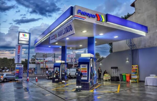 Ante la baja del barril de petróleo el combustible debe bajar de precio en el país