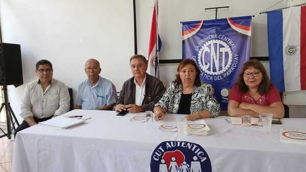 Trabajadores rechazan intención de reforma laboral y se retiran de mesa de diálogo