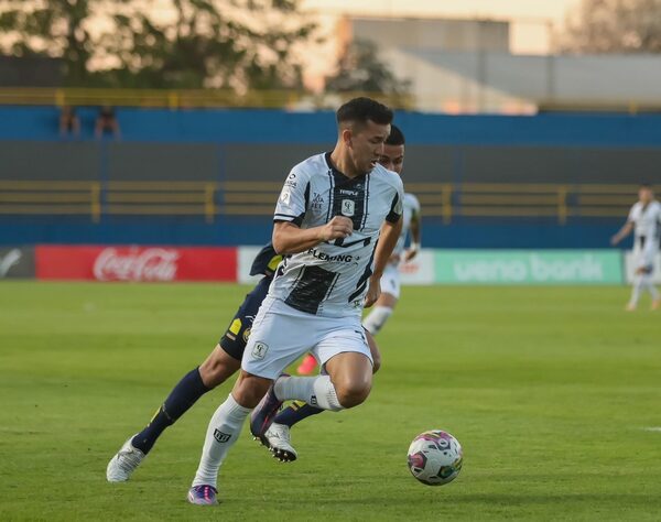 Camacho es el segundo goleador histórico del fútbol paraguayo · Radio Monumental 1080 AM