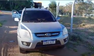 Delincuentes abandonan vehículos y uniformes tras simular barrera falsa en Caacupé