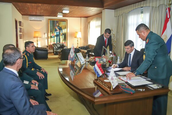 El vicealmirante Lucio Benítez es el nuevo comandante de la Armada Paraguaya • PARAGUAY TV