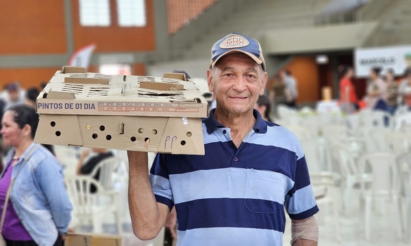 Programa de cría de aves de la Gobernación del Caaguazú benefició a 230 familias en Coronel Oviedo - OviedoPress