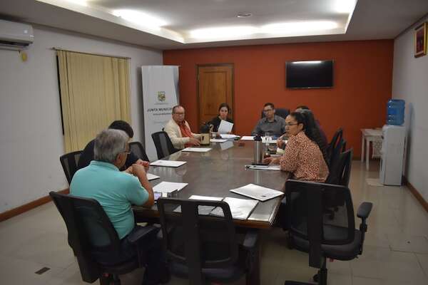 Junta de Ayolas aprueba subasta de bienes municipales para pago de salarios y dietas - Política - ABC Color