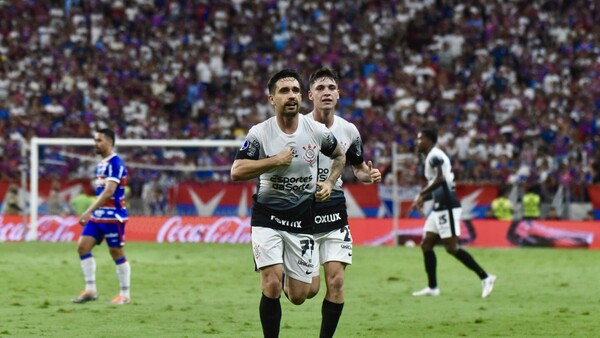 Corinthians encamina la clasificación a semis