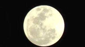 Aguardando el eclipse lunar en la Costanera de Asunción - SNT