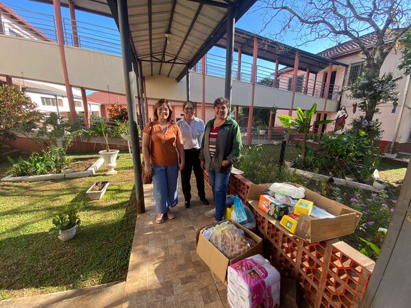 Entregan alimentos no perecederos recaudados en 3° Festival Departamental de Adultos Mayores