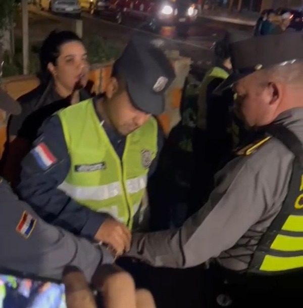 VIDEO: Cinco agentes de la Caminera detenidos tras muerte de motociclistas en presunto control irregular