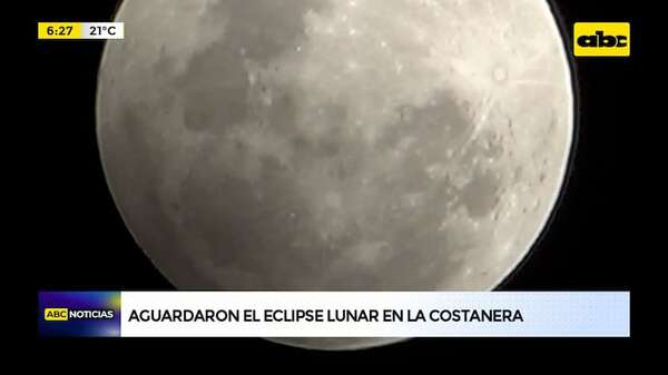 Costanera Norte: varias personas disfrutaron del eclipse parcial de la luna - ABC Noticias - ABC Color