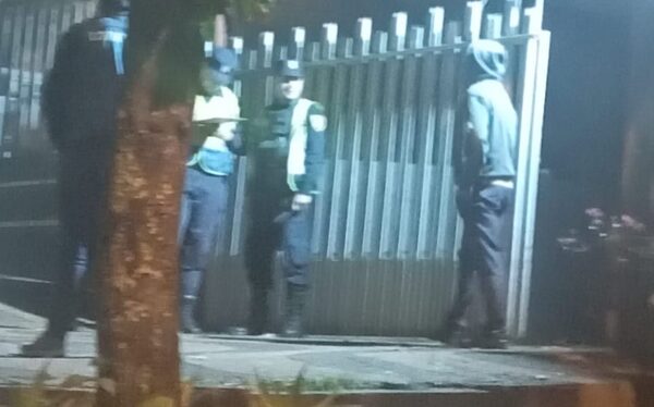 Adicto despoja de su arma a guardia que se durmió