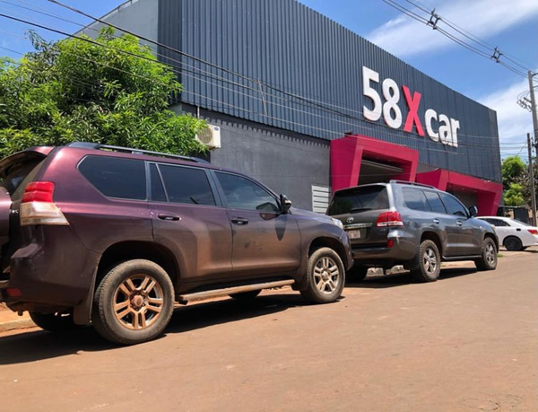 Asaltan autocentro y roban celulares de alta gama y dinero - La Clave