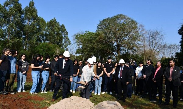 Realizan palada inicial de futuro edificio para la ESBA-UNE