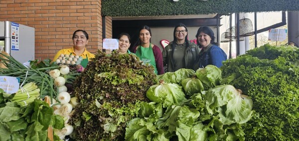 Familias de Central y Bajo Chaco ofertan productos del campo en el Multiplaza - .::Agencia IP::.
