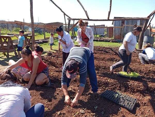 Madres de familia de Tekoporã Mbarete en Itapúa se unen para promover huertas comunitarias - .::Agencia IP::.