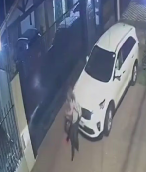 Capturan a hombre por intentar atropellar a su expareja