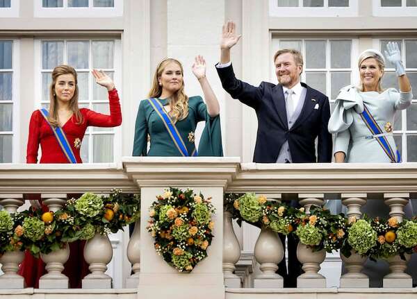 ¡Mirá a la reina Máxima y sus hijas luciendo sus mejores galas en el Día del Príncipe! - Gente - ABC Color