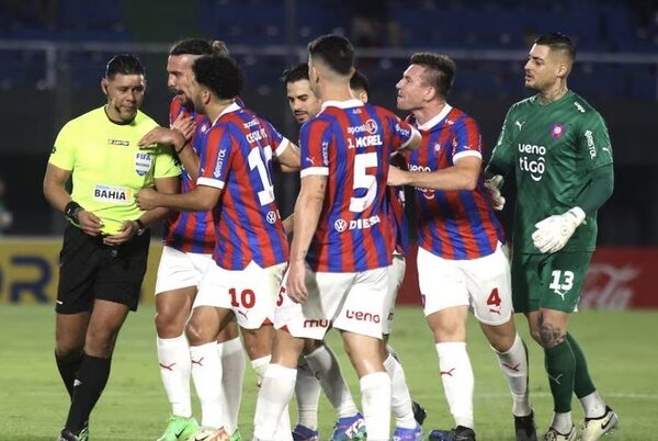 Cerro Porteño pide suspensión-multa para árbitros y anular roja de Brock