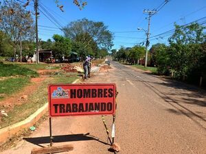 VERIFICAN ESCUELAS DONDE SE CONSTRUIRÁN AULAS Y AVANCE DE OBRAS VIALES EN VILLARRICA