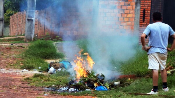 CDE: Buscan endurecer sanciones a los que queman o tiran basura en vía pública