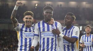 Versus / Con Julio Enciso como titular, Brighton avanza a octavos de la Carabao Cup