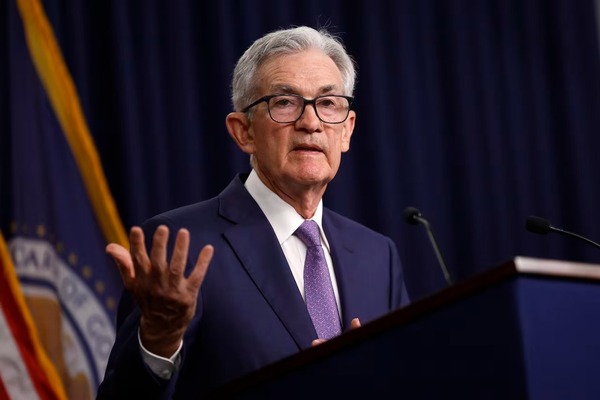 Acciones bajan tras declaraciones de Powell de no acelerar recorte de tasas - MarketData