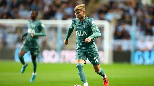 El Tottenham se salva en el descuento