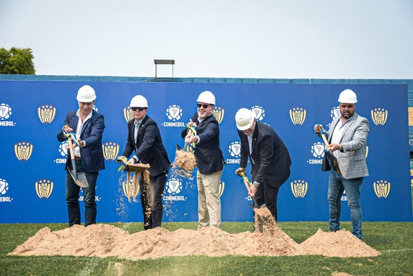 Palada inicial para la remodelación del estadio Feliciano Cáceres - trece