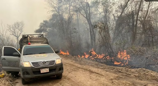 Bomberos y militares unen fuerzas para combatir incendios en el Chaco