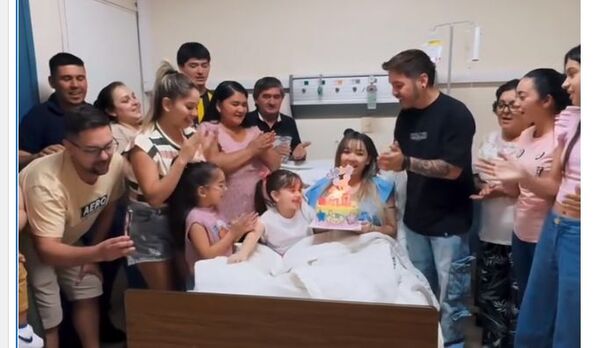 ¡Ma’ena! Melody está de cumple y apagó su velita junto a su mamá, Marilina, en el hospital