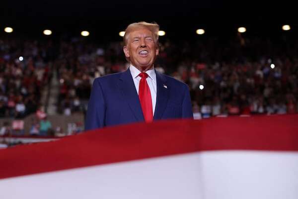 Hackers iraníes enviaron a los demócratas datos robados de la campaña de Trump, según FBI - Mundo - ABC Color