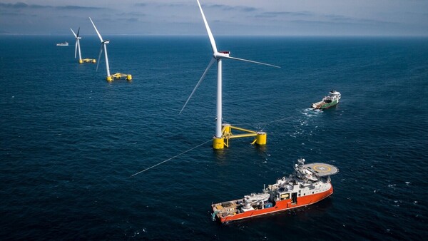 La eólica marina, una joven fuente de energía costosa pero más eficiente que la terrestre